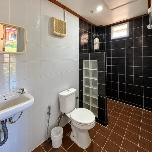 Cheunjai Resort Bathroom 1